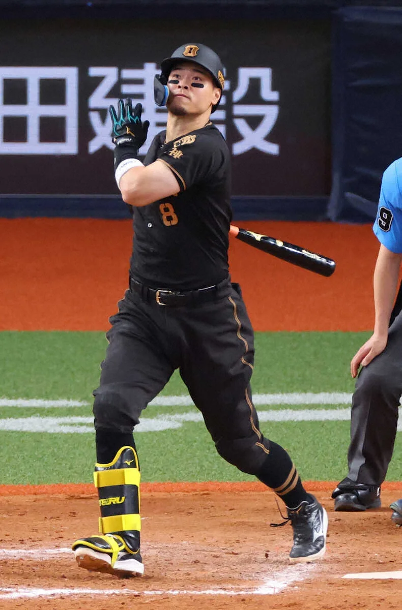 佐藤輝明、9回同点29号で打撃3冠復帰！大山サヨナラ弾呼んだ執念の一振り