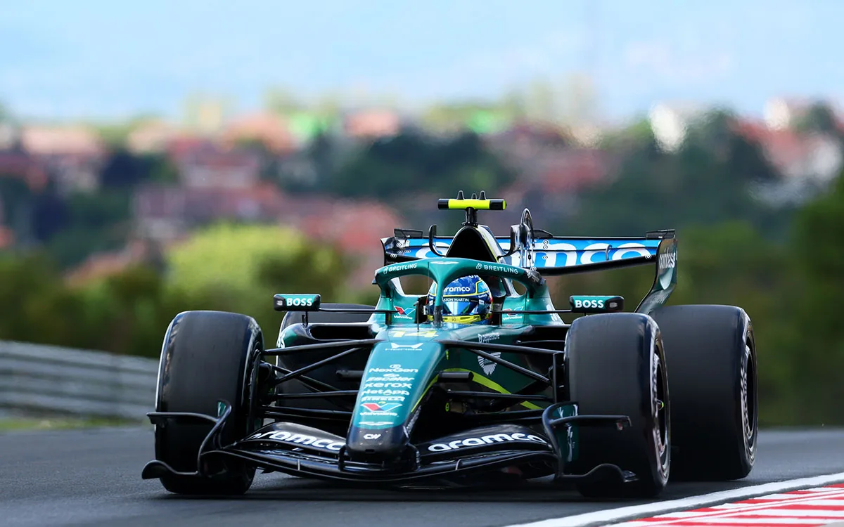 新AMR26投入のアロンソ13番手発進も、ストロールが左リヤ異常で赤旗／F1ハンガリーFP1