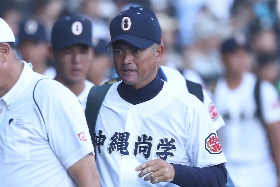 「相変わらずモウリーニョだ！」沖縄尚学・比嘉監督の“目力”にファン再注目