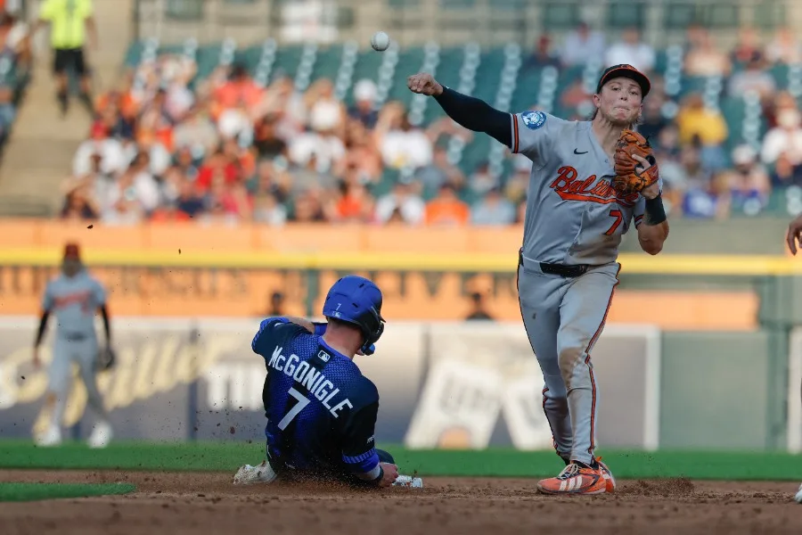 「タオルでは止められない！」リスがMLBを大混乱 10人超の大人を翻弄した逃走劇