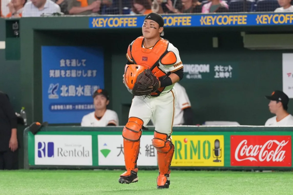 巨人・山瀬慎之助、ド派手オレンジ防具で見せる異色のアピール