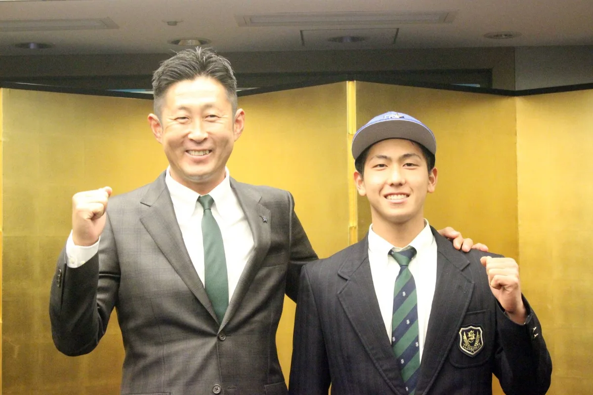 DeNA深沢鳳介、恩人との約束果たす3連勝!吉見スカウトに贈るウイニングボール