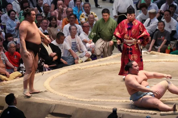 94歳・大村崑、40度酷暑の名古屋場所に2連日参戦！安青錦を称え横綱2人に辛口エール