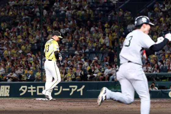 阪神、甲子園で巨人に痛恨逆転負け　才木＆岩崎が被弾