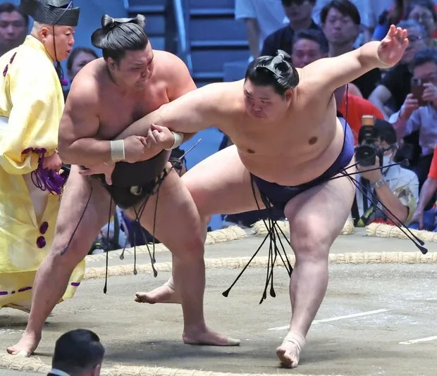 横綱・大の里、霧島に初黒星で6勝6敗…史上3例目の皆勤負け越し危機