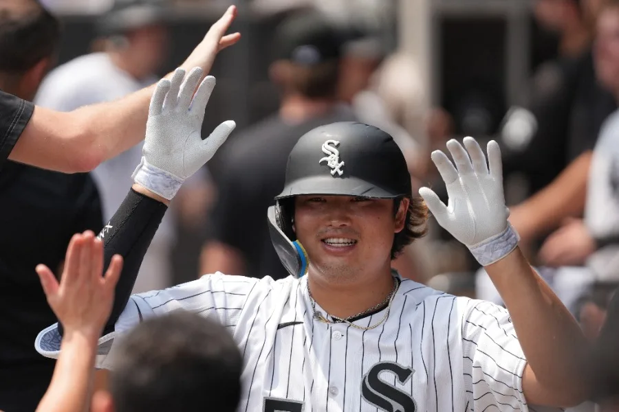 村上宗隆が“弱小球団”を激変させた！ボブルヘッドデーに2発6打点の大暴れ