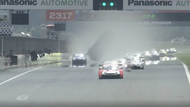 衝撃！スーパーGTで64号車が宙を舞う大クラッシュ、3台接触の一部始終