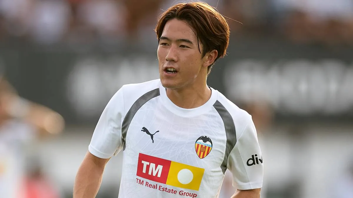 佐藤龍之介も着る！バレンシア新アウェイユニが地中海ブルーで登場